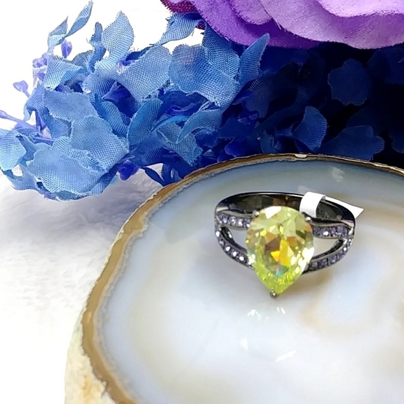 Gothic Cocktail Ring Stainless Steel Hypoallergenic Teardrop Peridot Color - Picture 10 of 15